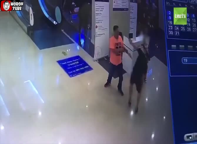 Video :A intoxicated police officer in Thailand shoots and kills a French tourist after an altercation